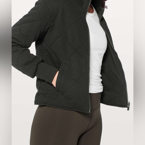 Lululemon Forever Warm Jacket Reversible Quilted Bomber Jacket in Black W4AKNS - Picture 3 of 11